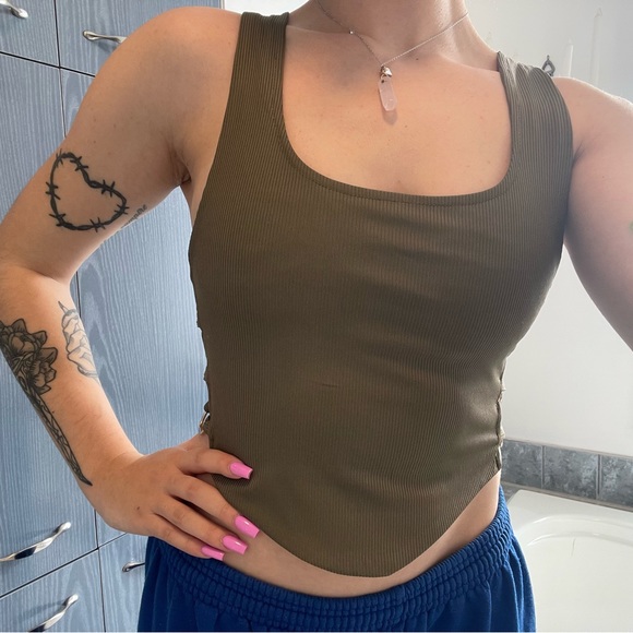 Forever 21 scoop-neck tank top - Picture 3 of 5